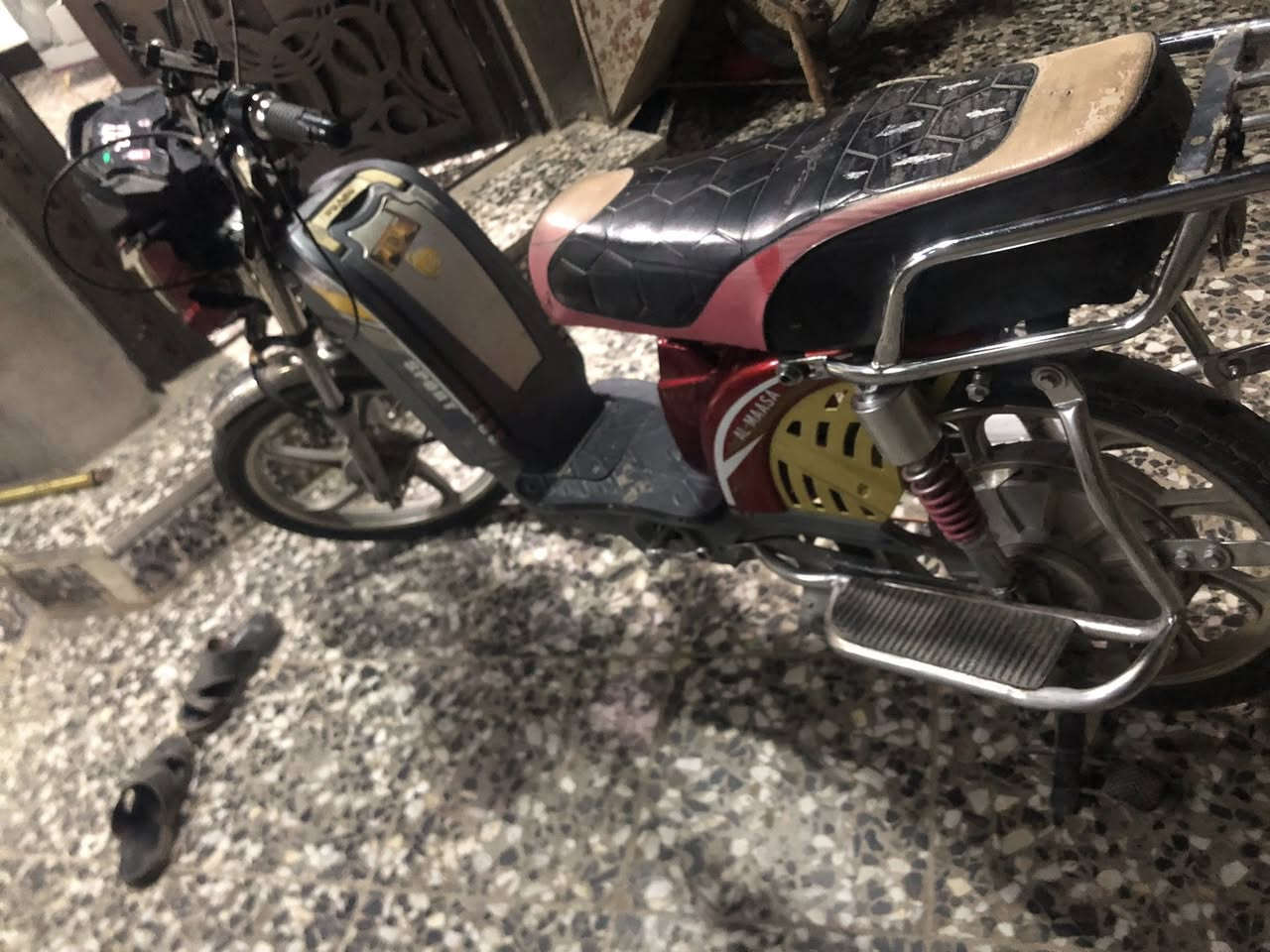 دراجة شحن للبيع بهة نواقص بس شغالة وتمشي بطاريات صارلهن 3 اشهر من بدلتهن سعرة 225  بيهة مجال بسعر بطاريات


**إذا كنت صاحب هذا الإعلان وتريد حذفه لأي سبب، رجاءا أرسل رسالة إلى الدعم الفني**