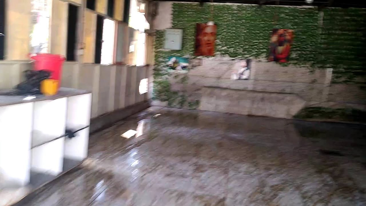 محل كبير ألايجار المساحة ٦٠م ركن ٤٠٠ ألف بالشهر العنوان الكريعات قرب حسين المضمد مقابل معمل الريحة هاتف (***********)
