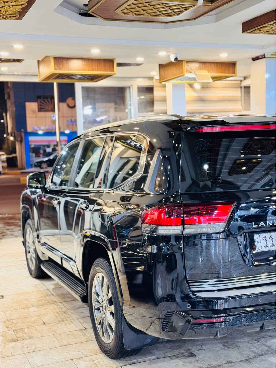 � لاند كروزر VX 2023 فول مواصفات !
السعر اخر الوصف

✨ المواصفات:

 • محرك 6 سلندر بسعة 4000 سي سي، بدون تيربو.
 • عداد المسافات: 40,000 كيلومتر فقط.
 • أبواب شفط كهربائية وصندوق شفط كهربائي.
 • خمس كاميرات لمحيط كامل.
 • مقاعد كهربائية مع نظام تبريد وتدفئة.
 • إضاءة LED نهارية وليلية.
 • شاشة أمامية كبيرة.
 • تصميم أنيق ومغطاة بـ PPF لحماية الطلاء.
 • جميع التفاصيل الخارجية تتميز بالنيكل الفاخر.
السعر : 72,500$

للاستفسار :
*********** 

0783 339 0465 البصرة, العراق
