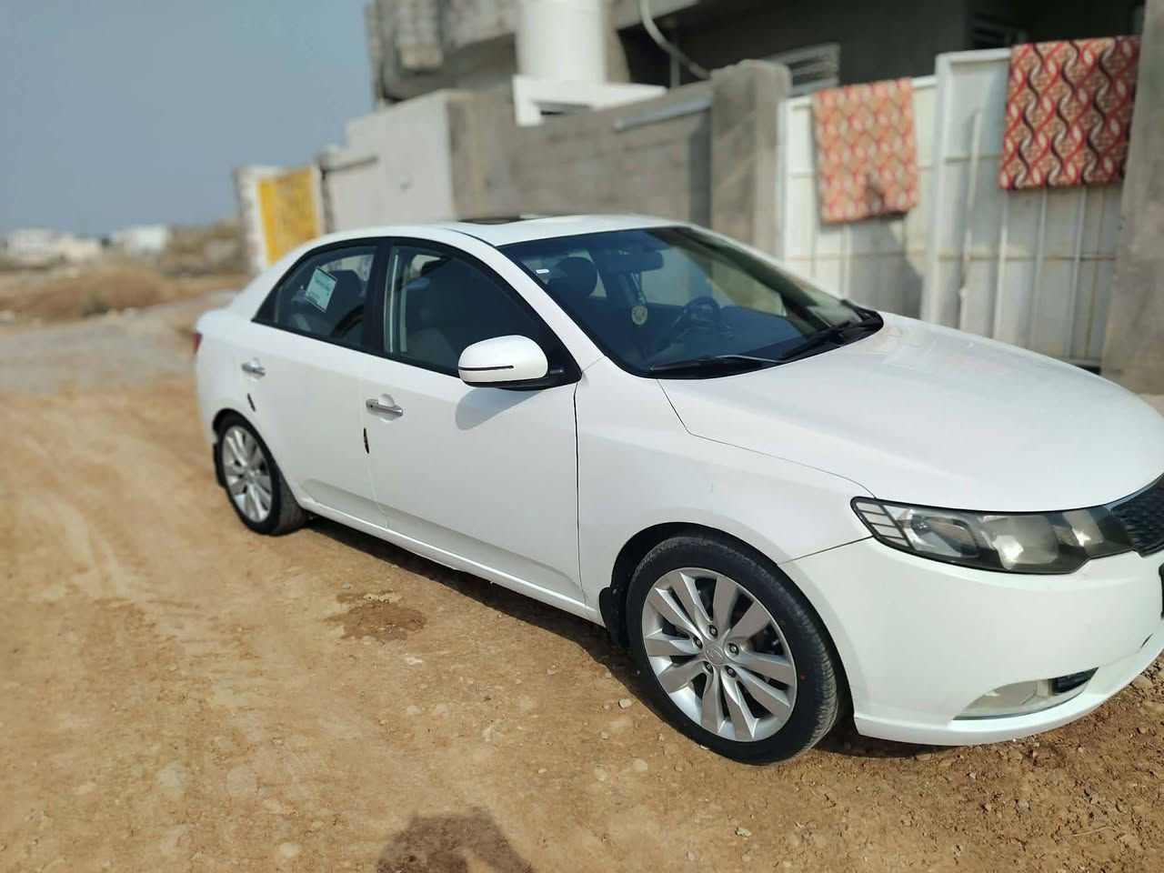 السلام عليكم كيا سيراتو للبيع موديل 2013 رقم سليمانية باسمي رقم انكليزي هزة سيارة فول مواصفات بصمة تشغيل بصمة ابواب تنته شفتات استيرن كير اوتماتيك وعادي سيارة نضيفة كلش كير محرك صدر تأيرات بدون ضربة السونار مرفق سعرهه 113 للاستفسار الاتصال على الرقم ***********.
