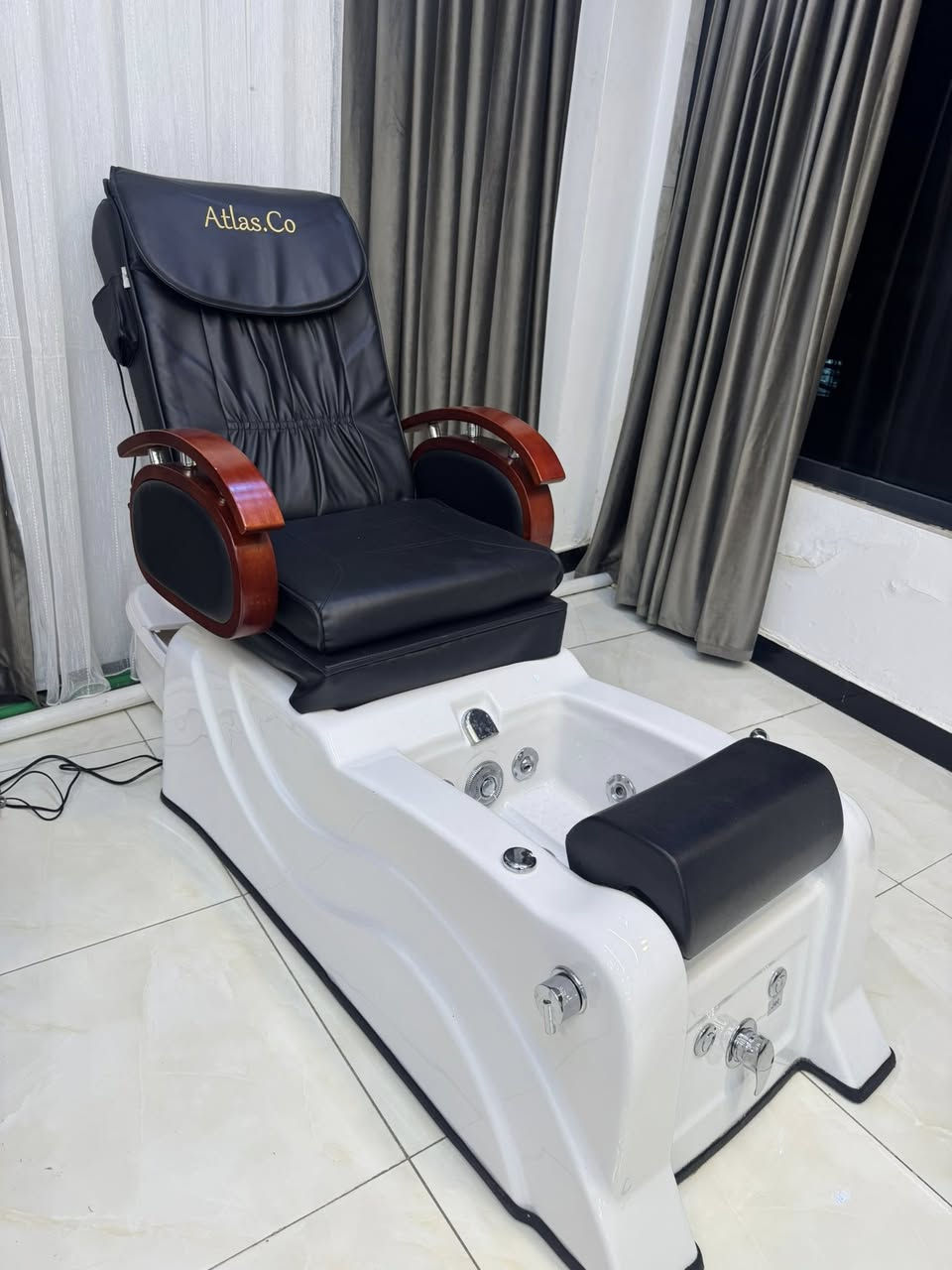 للبيع اخو الجديد. السعر خاص *********** بغداد
