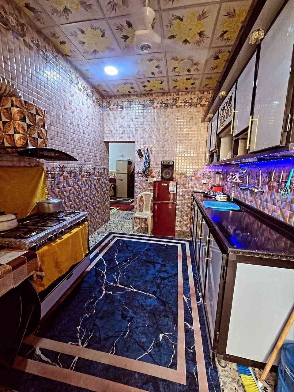 ١٠٠م درجه اولى اساس وسقف صب كونكريت بناء طابوك  ٣٥مليون يحتوي على غرفتين نوم صاله مطبخ صحيات استقبال   الطابق الارضي جاهز الغرفه الثانيه  بدون سقف فقط.   الدار جاهز. كاشي سيراميك بورك  مثل ماموضح في الفيديو  عنوان الدار  النجف الأشرف كوفه براكيه خلف مدارس السفير وافاق العلم.   قرب شارع علكم.    عنوان المكتب الكوفة شارع المعمل قرب شارع المطار القديم مجاور صيدليه بلال مقابل صيدليه زحل جوار شارع سيد حبيب 
***********
***********
