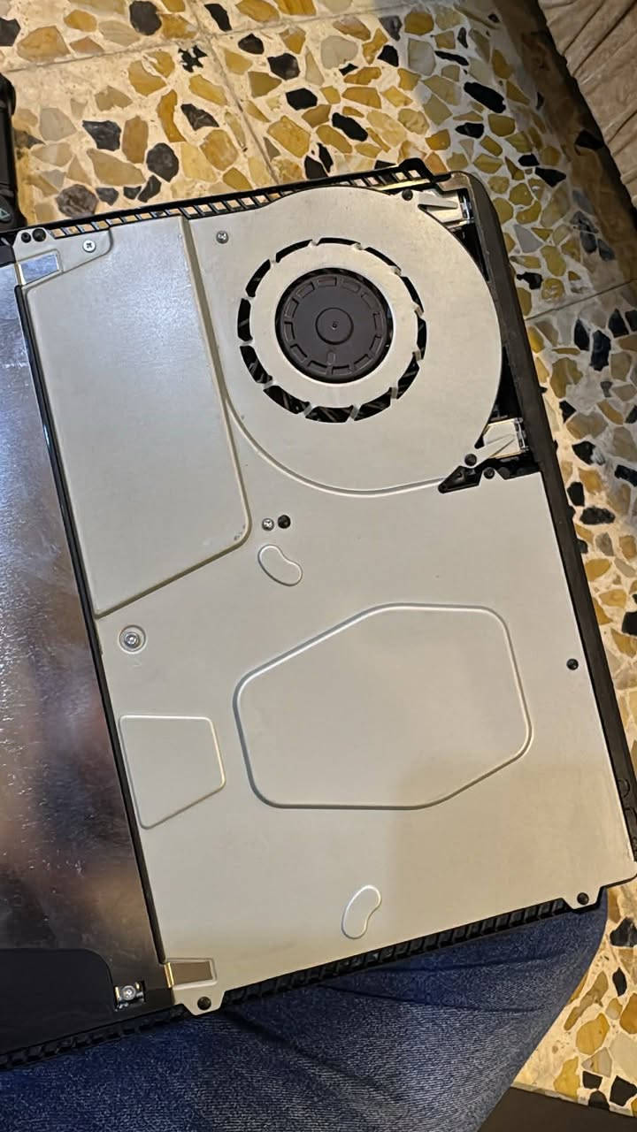 PS4 SLEM 💯 🎮 ❄️ ///بلي 4 سلم💯🎮❄️
مهكر نضام(12)🔥💯❄️
لوك استيكر شرط+نضافه💯💯كماا موضح بل صوره
ملحقات كامل + 2 عدد يدات تجاري🎮🌎 +هارد مساحه500 الجهاز.❄️❄️
السعر 290 وغير قابل للتفاوض💯💯
////////////////
عرض خاص❄️💯🔥/// هارد خارجي نص تيراا يعني (500 مساحه) بي العاب PS4 ❄️💯🔥❄️/// السعر راح يكون  25.


**إذا كنت صاحب هذا الإعلان وتريد حذفه لأي سبب، رجاءا أرسل رسالة إلى الدعم الفني**