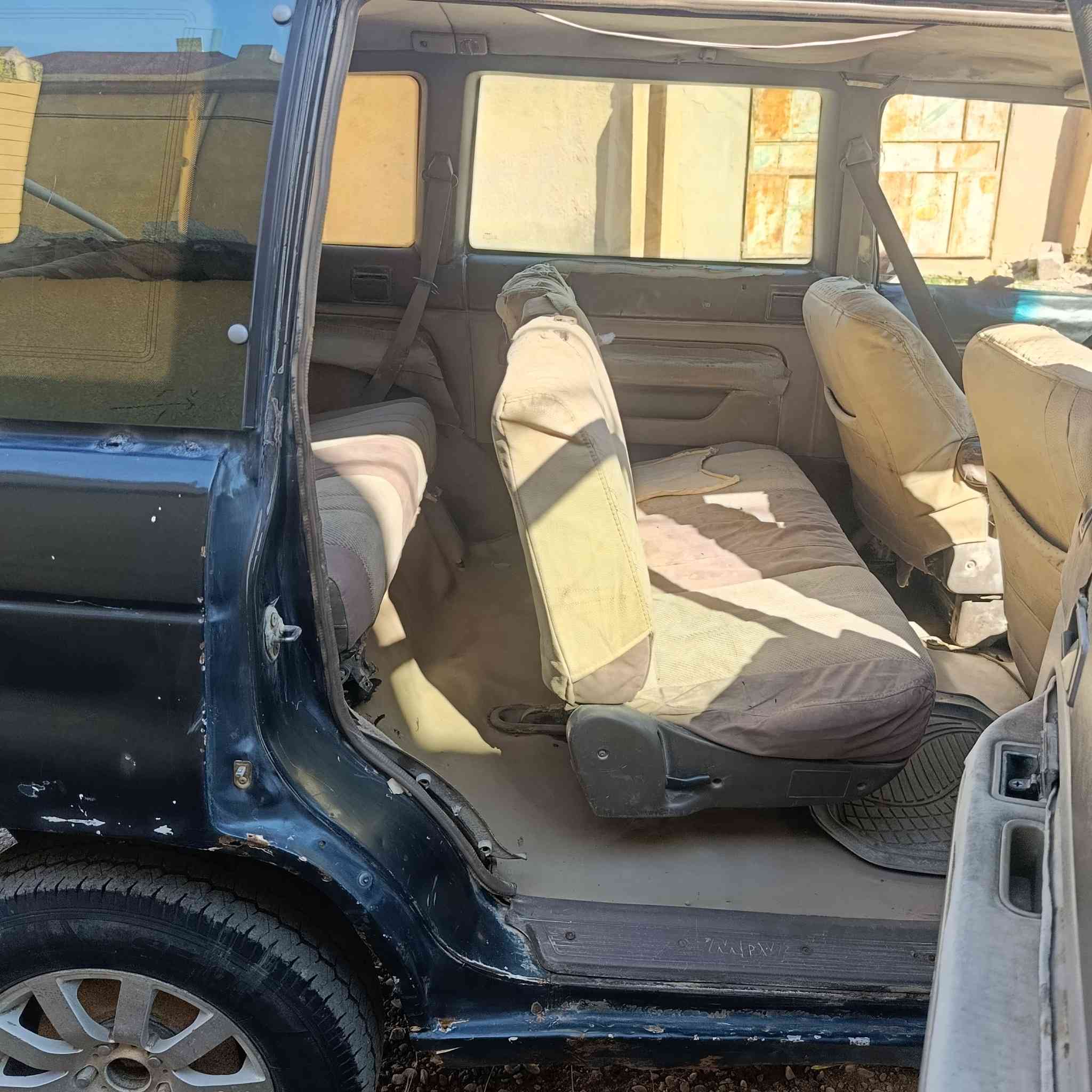 سياره مازده موديل 94 رقم بغداد
كير محرك وانجي خير من الله صدر جديد العنوان ديالي 
***********
