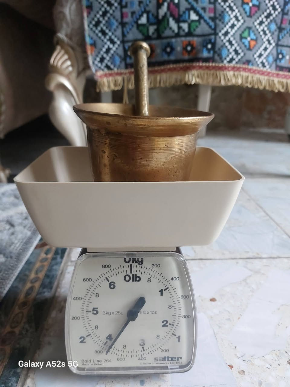 سلام عليكم هاونات عدد ٢ مع مرشة عطر قديمات انتيك وزن الهاون الكبير ٢كيلو و٨٠٠ غرام  والهاون الثاني ١ كيلو و٧٠٠ غم ...طول الهاون الكبير ١٥سم تقريبا والزغير ١١سم الشراي يدخلي خاص والمكان بغداد


**إذا كنت صاحب هذا الإعلان وتريد حذفه لأي سبب، رجاءا أرسل رسالة إلى الدعم الفني**