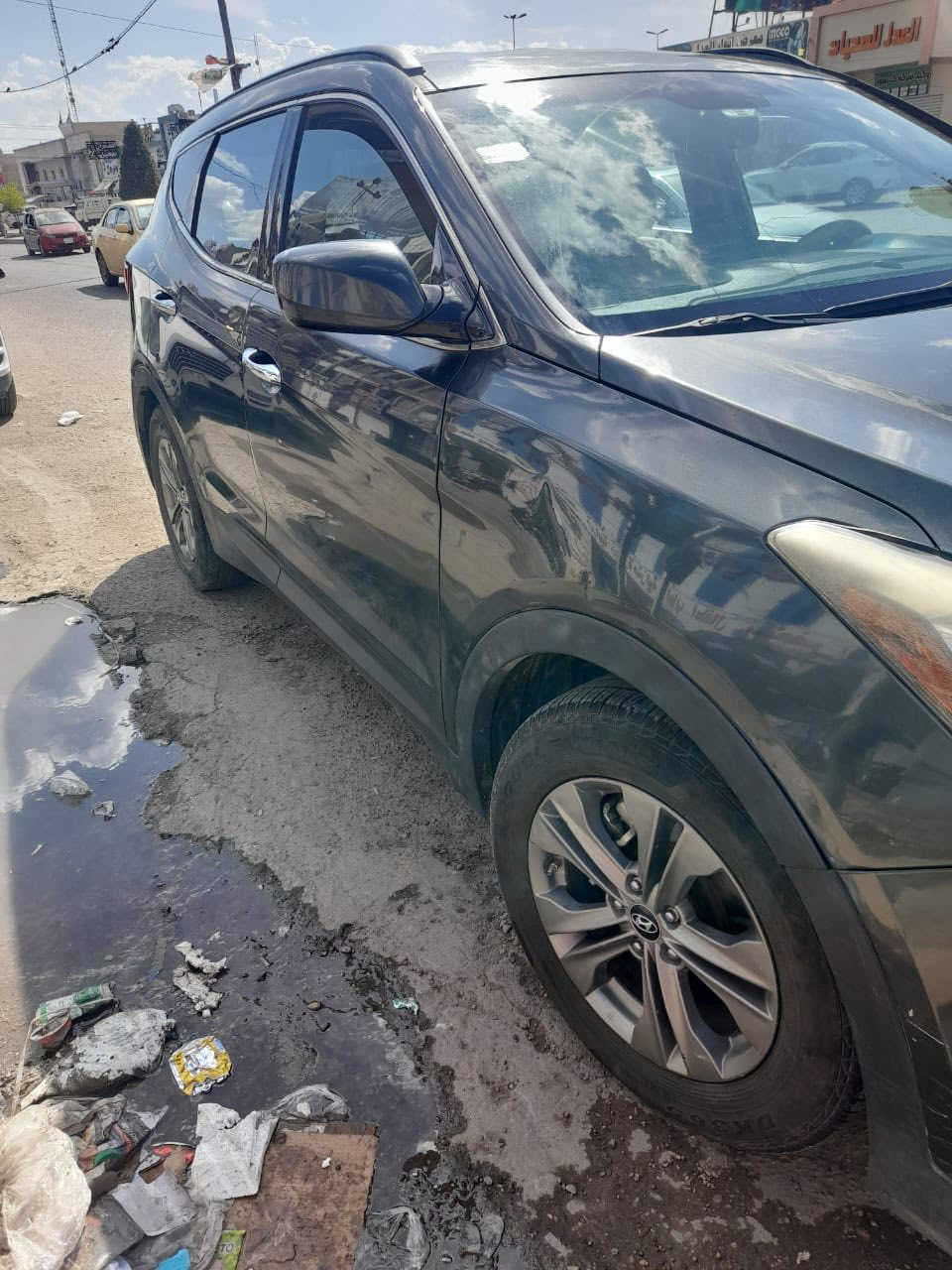 سلام عليكم سنتافيا 2014 امريكي ضربته بابين السايق والي ورا السايق مصبوغه صفحه مال بابين وصارت 5 قطع صبغ بيه  و الجاملغ اليمنه ضربه شبر و الصفحة اليسره كله مصبوغه الباقي مكفول البجم الامامي و الخلفي سياره 4 سلندر مقاعد 5 حجم المكينه 2500 الركاب 5 رقم بغداد و السكن بغداد حي العدل  و سياره ب اسمي مشروع وطني  ماشية 134 و كير و المكينه مكفول تختم تاير جديد سعر السيارة 115 بيه محال حق الجيه رقم الهاتف ***********
