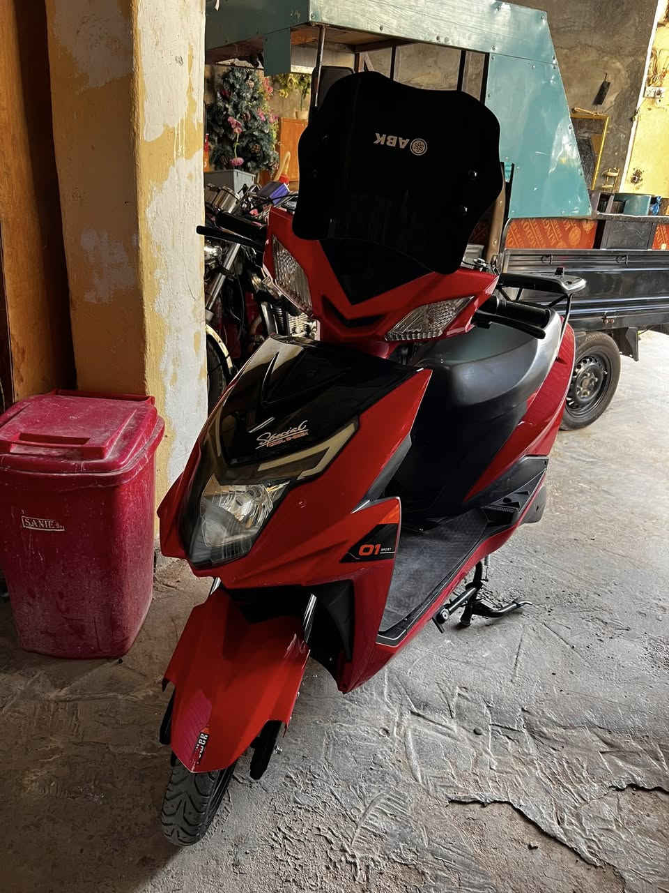 دراجة ووتكتك كهربائيات للبيع نضيفات حيل الدراجة ب٧٠٠ وثانية ب٨٥٠ قفل ***********
