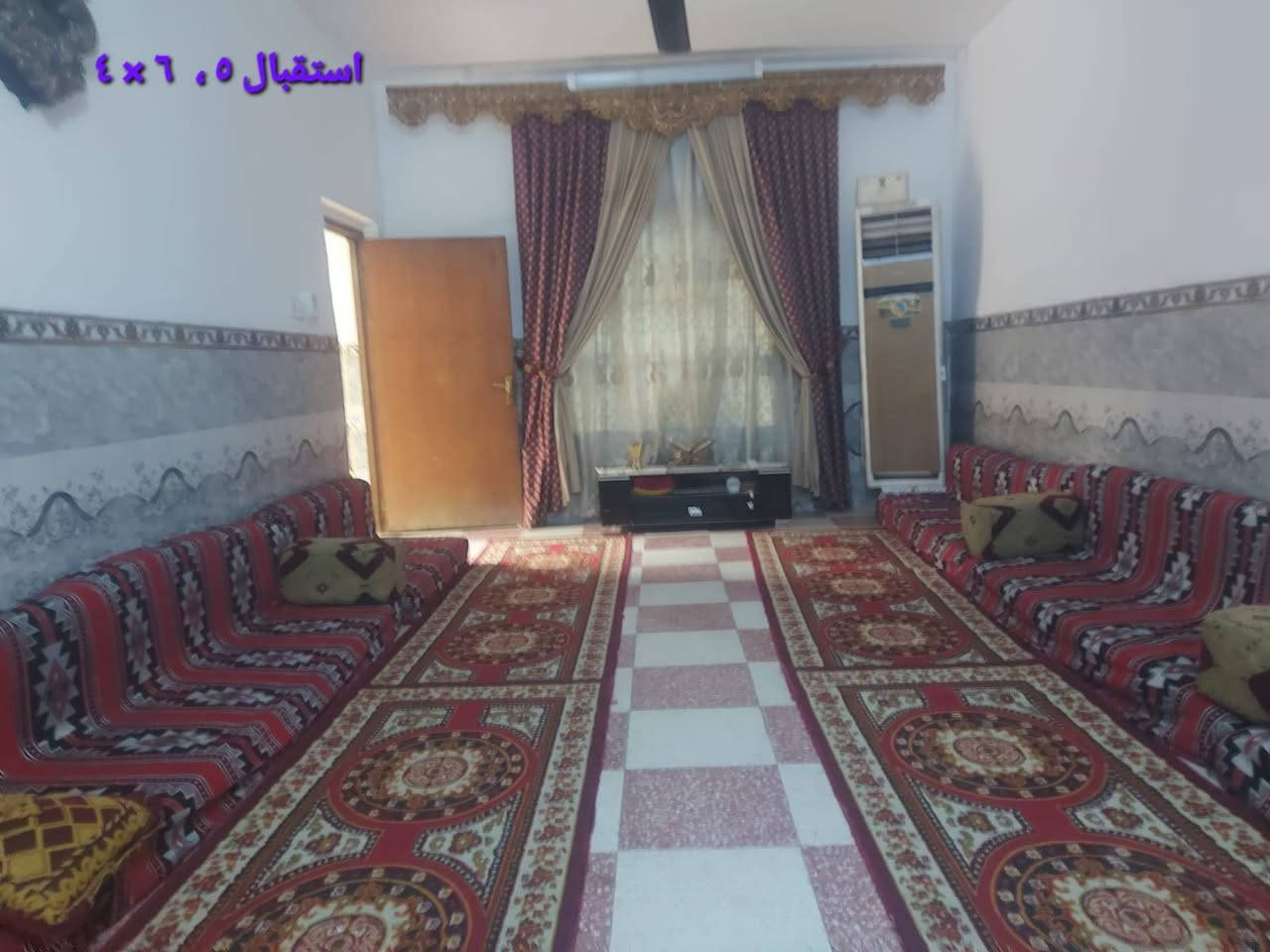 دار للبيع مساحة ٢٥٠ م واجهة ٥ ،١٢ م ونزال ٢٠ م زراعي سند ٢٥ باسمي من التسجيل العقاري بغداد حي السفير مقابل سكلة ابو جمال مكونه من ٢ غرف وصالة  واستقبال ومطبخ وحمام وكراج  كبير وحديقة مثمرة تغطي كل المساحة الخارجية وصحيات خارجية أرضية البيت كرانيت درجة أولى   ثلاث خطوط ماء . خابط واسالة ،كهرباء وتبليط ومجاري . يصلح ان يقسم دارين .اتصل  ***********
