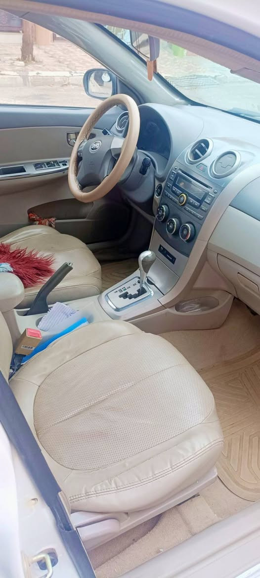 سلام عليكم BYD2014 بي دفتر بانزين سنويه لحد ٢٠٢٧ الهزه منتهيه ب قطعتين صبغ فقط شويه باب السايق بارد كير مفتوح ومحرك بلادي مكاني كركوك قرب بانزين خانه غرناطه سعره ٥٥ وبي مجال للطيبين للاستفسار الاتصال على رقم الاتي*********** وعلى الواتساب ***********
