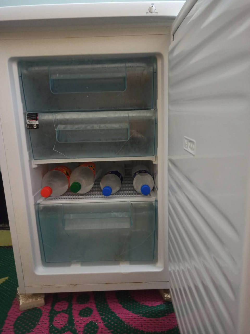 ثلاجه حم صغير شرط تجمد ونضافه  سعر 70بي مجال بسيط مكان موصل رجم حديد تواصل خاص


**إذا كنت صاحب هذا الإعلان وتريد حذفه لأي سبب، رجاءا أرسل رسالة إلى الدعم الفني**