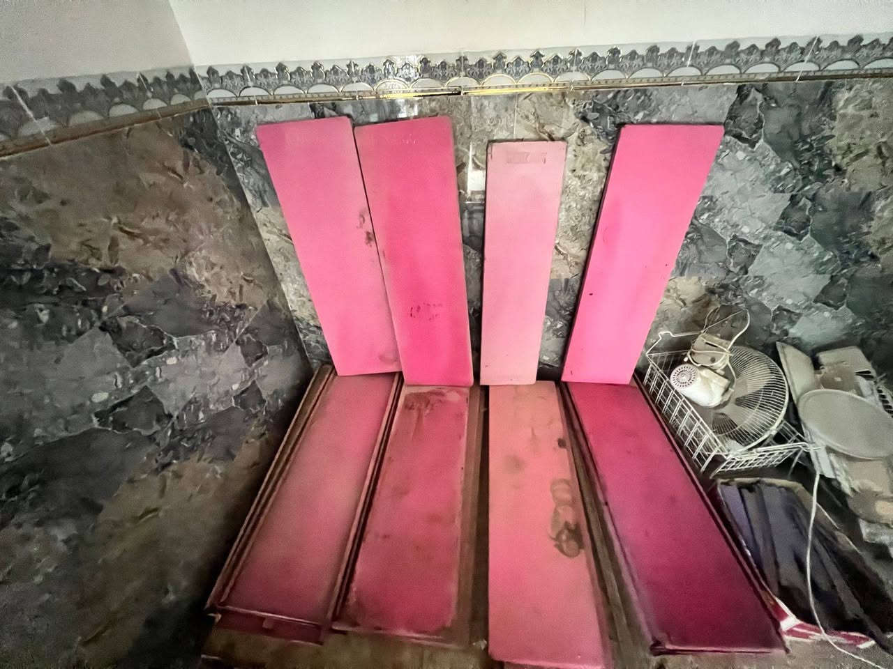 السلام عليكم 
اغراض محل للبيع 
بابل القاسم 
مراسلة الصفحة او الاتصال ***********
