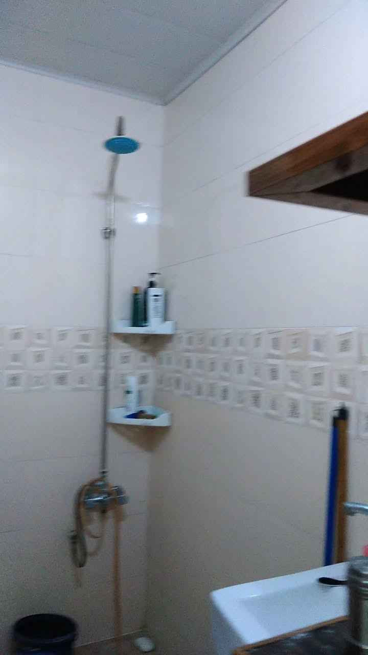 بيت للبيع في الامين الفلكة المشجرة قرب جامع الرسول 75م طابقين ونص واجه 4الاربع بناء حديث قرب قناة الخدمي شارع هادئ ***********
