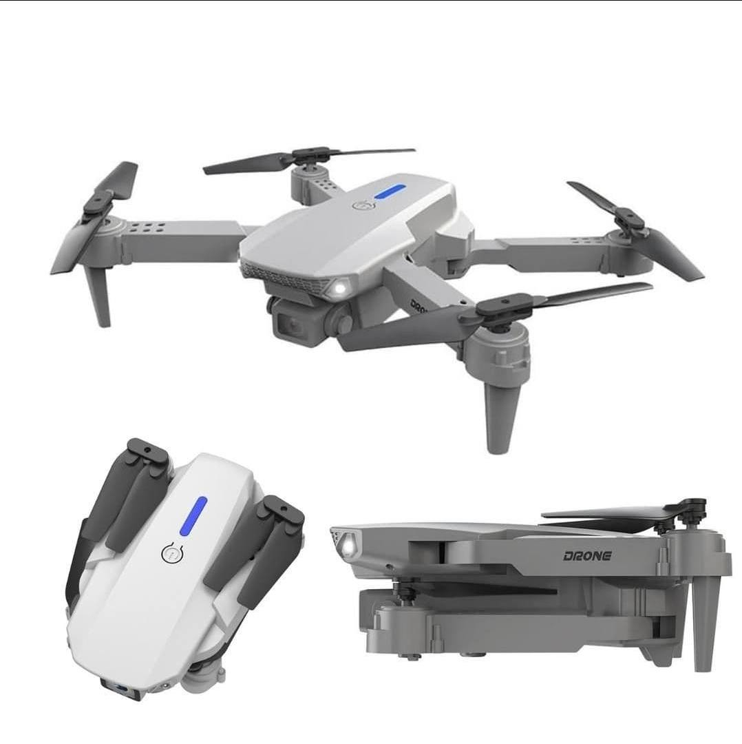 طائرة درون E88، وهي طائرة بدون طيار صغيرة وقابلة للطي مصممة للمبتدئين والتصوير الجوي. 
المواصفات والميزات الرئيسية:
الكاميرا: مزودة بكاميرا مزدوجة تدعم دقة 4K HD أو 8K HD حسب الإصدار. 
التحكم والميزات: تدعم نقل الفيديو المباشر عبر Wi-Fi FPV، وتتميز بوظيفة التحليق بالتدفق البصري لتثبيت الارتفاع، والقدرة على الطيران المساري (Trajectory flight
طائرة درون من طراز E88 Drone، وهي طائرة مسيرة صغيرة الحجم وقابلة للطي، مُصممة بشكل أساسي للمبتدئين والهواة. 
المميزات والمواصفات الرئيسية:
تعتمد المواصفات على النسخة المتوفرة، حيث توجد إصدارات متعددة لهذا الطراز:
نظام الكاميرا: تأتي عادةً بنظام كاميرا مزدوجة (أمامية وسفلية) بدقة تتراوح بين HD 4K و 8K في بعض الموديلات المطورة.
تقنيات الطيران: تدعم خاصية "Optical flow hovering" للثبات أثناء التحليق، و"Trajectory flight" لرسم مسار الطيران.
سهولة الاستخدام: تتميز بخواص الإقلاع والهبوط بضغطة زر واحدة، وتثبيت الارتفاع، وحساسات ذكية لتجنب العقبات في النسخ الحديثة.
البطارية والتحكم: تدعم البث المباشر عبر الواي فاي (FPV)، وتتراوح مدة الطيران في الشحنة الواحدة حوالي 10 دقائق، مع مدى تحكم يصل إلى 100 متر. 

البيت الانكليزي للبضائع الاوربية 
العنوان / بابل .. الحلة .. نادر الثانية الشارع الخدمي كراغول مقابل مجمع المدارس 
يوميا بث الساعة السابعة مساءا انتظرونا بضائع منوعة وجوائز 
واتساب ***********
            ***********
https://www.tiktok.com/@ukhomeiraq?_r=1&_t=ZS-93RdXoWpEKF
