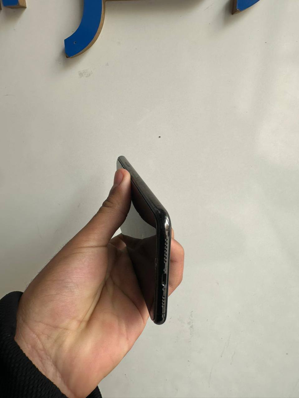 سلام عليكم ايفون 11برو ماكس ذاكرة 256 بطارية 96% نظافتة 97% جهاز يخبل مابي مشكلة كلة شغال وهاي الفطور بلزكة الحماية فيس ايدي شغال مبدل شاشة اصلية من ابل وتر بروڤ تجي تفحص وتاخذ واني خادم بدون غراض فقط كفر بي شرط مابي اي خلل السعر  325الف وبي مجال للشراي العنوان بغداد الغزالية ***********وبي اتساب بغداد, العراق
