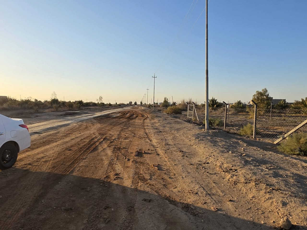 دونم للبيع وجها 20 ونزال125 يبعد عن طريق الدغارة ديوانيه ١٥٠ متر قرب مجمع الروان   متر كهربا ماي اساله مجاري عرض الشارع ١٥ متر وسبيس بلمستقبل يتبلط ***********
