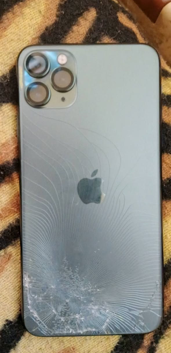 11 برو ماكس ذاكره 256 بطاريه 76 جهاز بعده وتر 
ضهره مكسور و بي فطر صغير بلشاشه ما مأثر فيس ايدي واكف السعر 250 و بي مجال مكاني الشعب ***********
