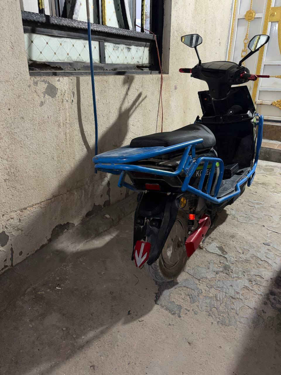 دراجه شحن للبيع كامله 700
دراجه كامله بيهه درع بلادي 
شاحنه بلاد وشاحنه جديده اضافيه حتى تعرف شكد شحنهه
الدرع مصبوغ للجماليه
ملف 2500W
تاير وره جديد
شغاله كهربائيا كامله أشاره ورباعي 
تشتغل بگ 
وتحتوي MB3 بس شايله موجود 
جادر جديد
صندوق بلادي
مرايات كاربون فايبر بلادي
بصمه وسويج نسختين وبطاقتين NFC
ملاحظه 
6 بطاريات : وحده جديده ونلي 2026 و 5 نص عمر 2025
الدراجه مستخدمه 6 أشهر
 ***********
