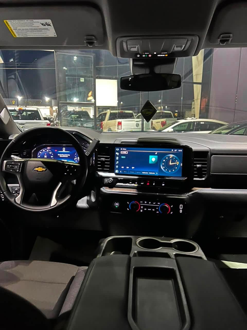 Chevrolet Silverado 
   2024 LT
   4i - 2.7T - 4x4

- موديل 2024 ، مواصفات LT
- بصمە و شغال
- محرك : 2700 ، 4 سلندر 
_ ماشيه : 19 ألف 
- شاشە كبير و کامیرە
- گيج الكتروني 
- لایت لید
- کوشین کهربائي
- کوشینات هیتر
- سوکان هیتر
- رادار
- باب طویل بودی قصیر ( مرغوب )
- ویل : 20

_ ضرر :
- 1 قطعە بدل بلادي 

_العنوان : أربیل شارع ١٠٠م شارع المعارض/                        اسم الشركة : ريبوار سالار صالح

الاستفسار على الرقم

  ***********
