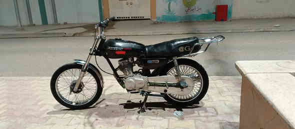 السلام عليكم اخواني دراجه رياضي للبيع فول رياضي شغال كامل جاهز سعر 200 قفل عنوان العياضيه رقم تليفون ***********
