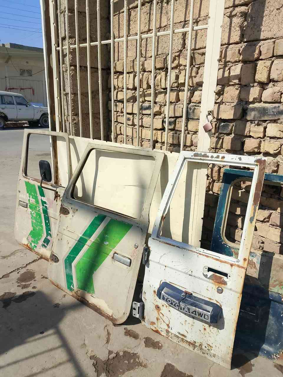 سلام عليكم من رخصت الادمن
يوجد غراض بيكم لاندكروز أو بتره 
العنوان ديالى بلدروز 
***********
