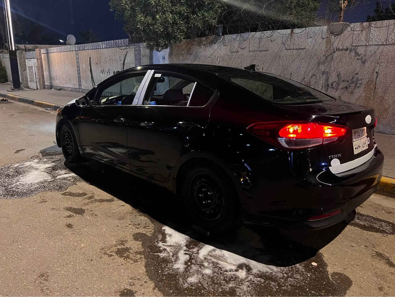📣 سيارة للبيع او مراوس: كيا فورتي 2018
 الموديل: كيا فورتي 2018 (Kia Forte).
 المحرك: 2000 دوش (DOHC).
 اللون الخارجي: أسود ملكي.
 اللون الداخلي: رمادي بحالة ممتازة.
 العداد (المسافة المقطوعة): 160 ألف مايل.
 ناقل الحركة: كير آيتم.
🛠️ حالة البودي والضرر (للأمانة):
 البنيد: مبدل نفس اللون (بدون ايرباك، الأيرباكات كلها سليمة وسستم).
 الصبغ: صبغ جاملغ خلفي فقط.
💡 الإضافات والمواصفات:
 منظومة إضاءة زنون كاملة (عدسة + عالي + بلاجكتور).
 السيارة جاهزة من كل النواحي ومكفولة من النقص.
📍 المكان والسعر:
 الموقع: البصرة - التنومة (الأكوات).
 السعر المطلوب: 10,500$ (دفتر و5 أوراق).
📞 للتواصل والاستفسار:
يرجى الاتصال مباشرة على الرقم: *********** البصرة, العراق
