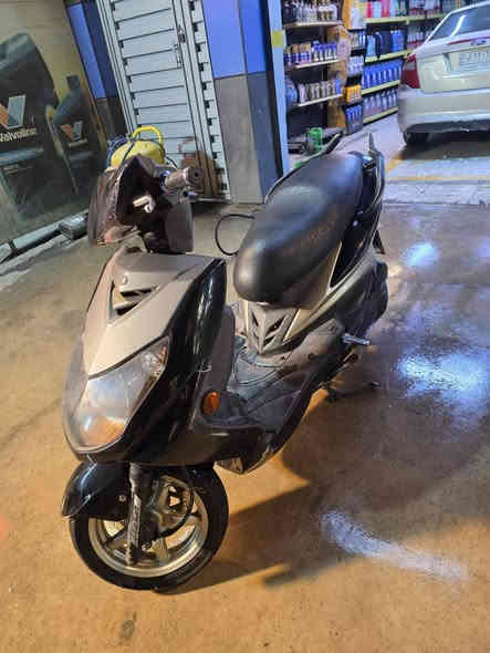 السلام عليكم دراجة سكنس فحل نوزل خطين طلاعات دراجة تتعب تكول جديدة صارلهة 4 اشهر من نازلة من الرمبة الدراجة خير من الله شلعة ومعدل الدراجة بيهة كلج خلفي رياضي اجة وياهة وسبايدر قطعتين دهن كلة امزويل الدراجة مال جناي يعني مداريها لاخر حبة نقصهة بس حاضنة مال تانكي الجوة. مكاني بغداد البلديات السعر 1250 وبيهة مجال موجود خاص + واتساب ***********
