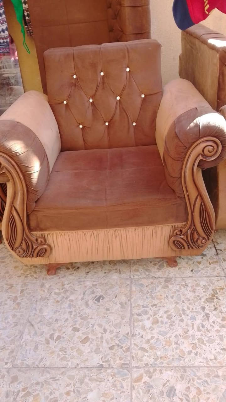 سلام عليكم تخم 7 مقاعد ايي ضرر مبي ناقصة بس غسل لمكان حي العامل  ( السعر 180بي مجال بسيط للتواصل وتساب ***********
