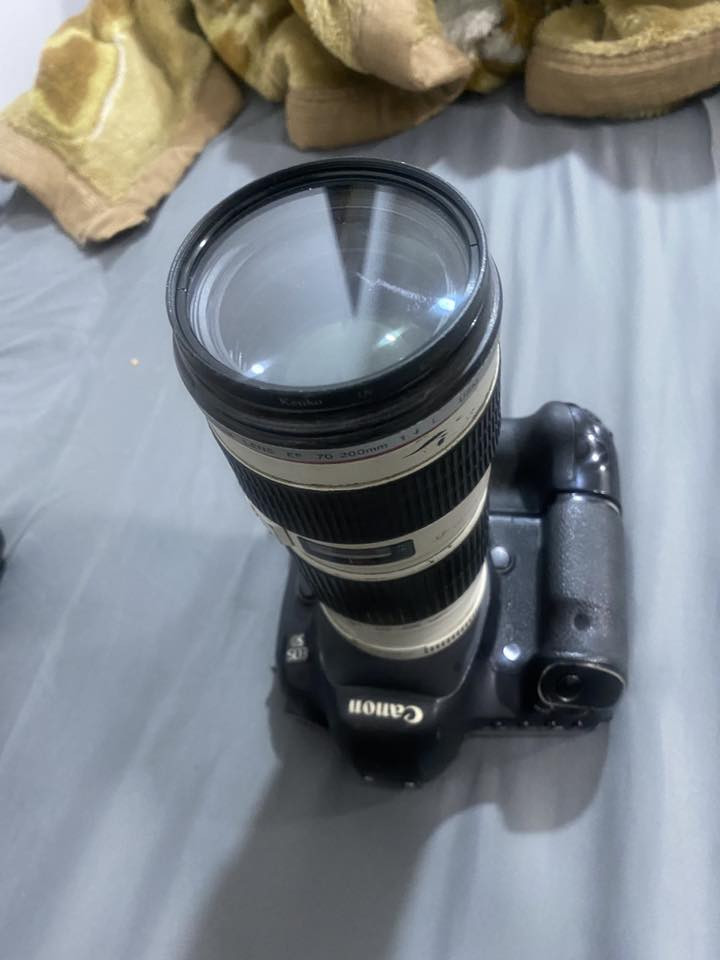 السلام عليكم

كامره كانون d5m3 غنيه عن تعريف مع عدسه 70-200 وياها كرب وبطاريتين وشاحنتها وراماتها وجنطه ليحب يتواصل عل رقم 

***********
