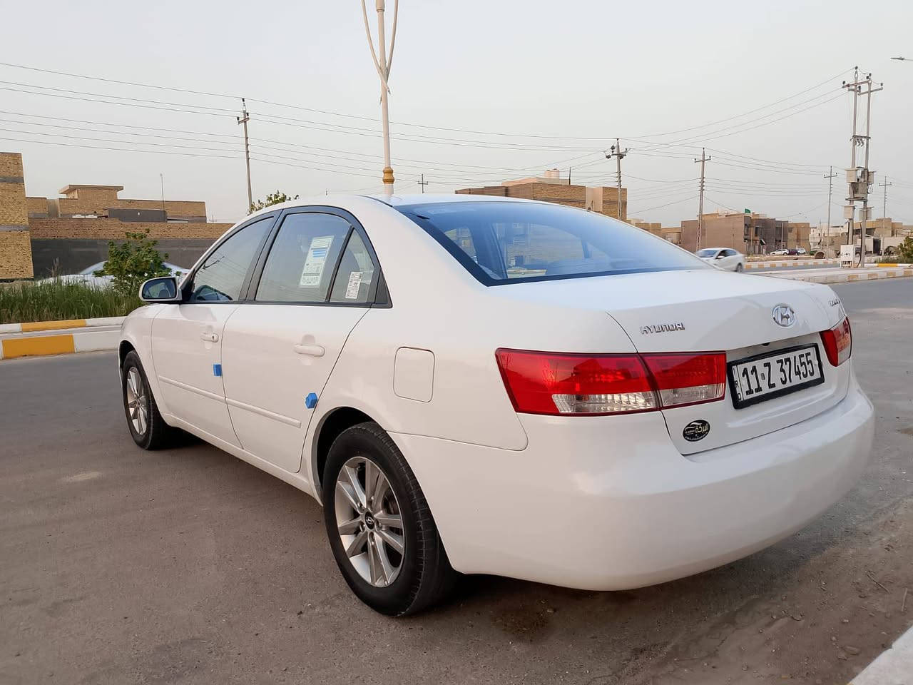 سوناتا خليجي سياره جديده رقم بغداد بسمي  سياره محرك 2400  داواخل على وضع الشركه موصفات ماعدا فتحه سياره جديده بمعنى الكلمه استخدام قليل  ***********
