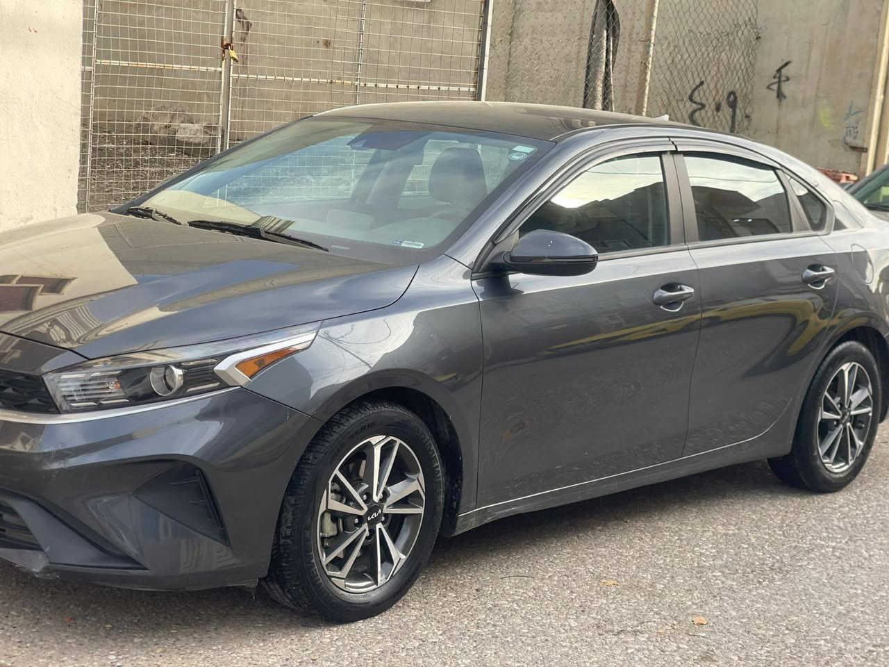 السلام عليكم
فورتي 2023  EX  دخول جديد وترقيم جديد نص فول 
ضرر سطحي وخفيف بدون دواخل  بدون ايرباك 
مكينة 2000 دوش سيارة جديدة حيل 
السعر 155 $ وبيها مجال 
***********
***********
