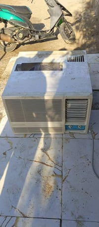 مكيف طن ونص،، شرط التبريد تجي تفحص،،سعر200'،على لراقبين الاتصال0771260...