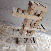 ميز خشب • زرع • الغزاليه