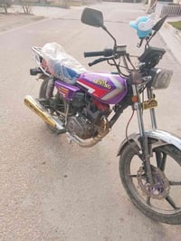 دراجه شاينك نضيفه مكفوله من كلشي وراقه موجوده بس مامرقمه جديده ماصالي ...