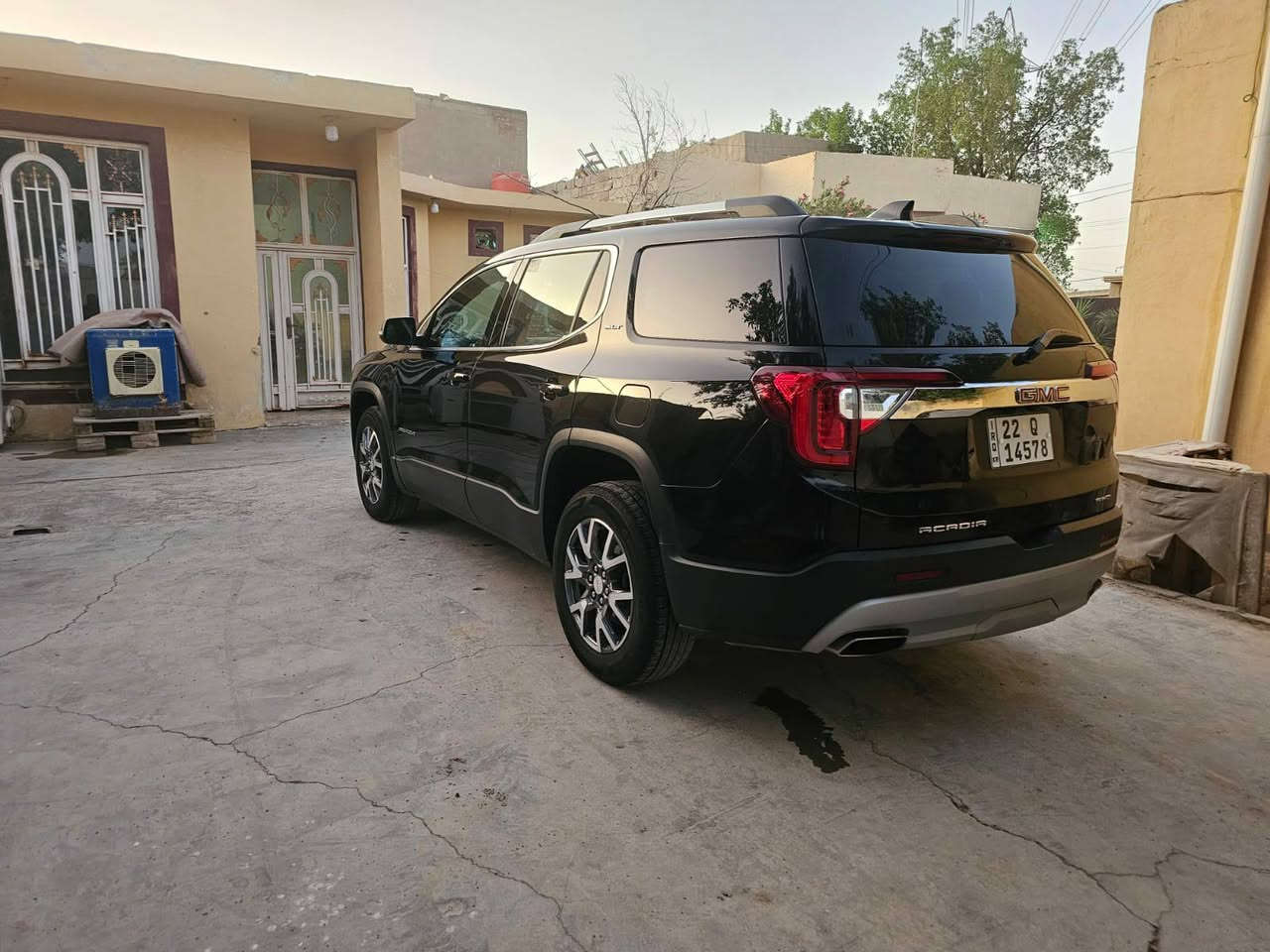 GMC ACADIA 2023 SLT
1️⃣فول مواصفات عدا البانوراما
2️⃣رقم اربيل بأسمي مو بأسم شركه تريد مداور تريد وكاله 
3️⃣حادث سطحي بدون دواخل مثل ما موضح بالصور :
جاملغ والدعاميه بلاديه فقط تصليح
 البنيد كلير امريكا 
والبجم كبس بلاد 
4️⃣مكينه 2000 تيربو
5️⃣السعر :215وبيها مجال بسيط كلش
6️⃣السياره جاهزه من جميع النواحي
7️⃣للتواصل مع الأرقام التاليه:
***********_*********** 
واتساب وخط
