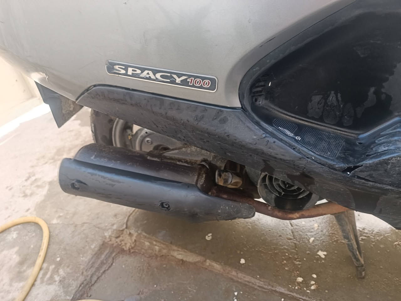 السلام عليكم سبيسي ياباني محركها برغي ممفتوح بي وخرسه متسمع صوتها نكره سلف دراجه متروكه يرادلها ترتيب ابيع كوم حديد ب200 قفل شراي يتصل مكاني كاظمية
***********
