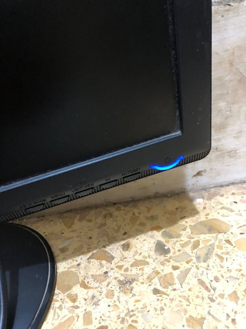 السلام عليكم شاشه دل قديمه مستعمله استخدام نضيف بس بي ضربه بالشاشه بس مامأثره على الصوره شغاله السعر 40 و بي مجال خير من الله


**إذا كنت صاحب هذا الإعلان وتريد حذفه لأي سبب، رجاءا أرسل رسالة إلى الدعم الفني**