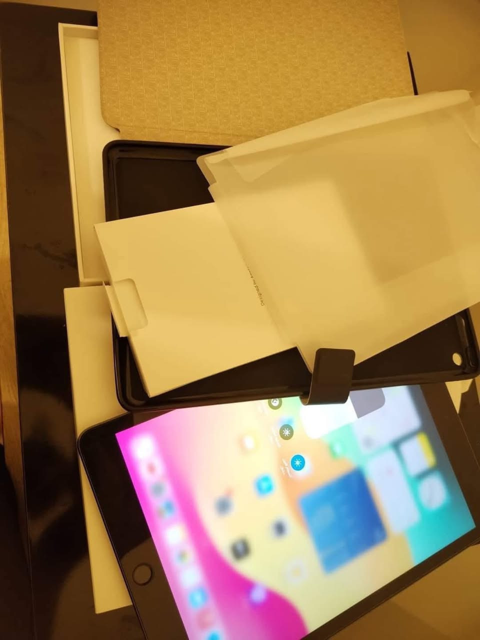 سلام عليكم ايباد ٩ الايباد ع وضع الشركه  شخط مابي قبل يومين اخذته من الركة 
وكامل ملحقاته ذاكره ٢٥٦ 
  الايباد سعره ٥٠٠   ويا كيبورد انطيك  وحافظة جلد اصلية وقلم وشادتله واقية مضللة اصلية 
سبب البيع حتاجيت  فلوسة


**إذا كنت صاحب هذا الإعلان وتريد حذفه لأي سبب، رجاءا أرسل رسالة إلى الدعم الفني**