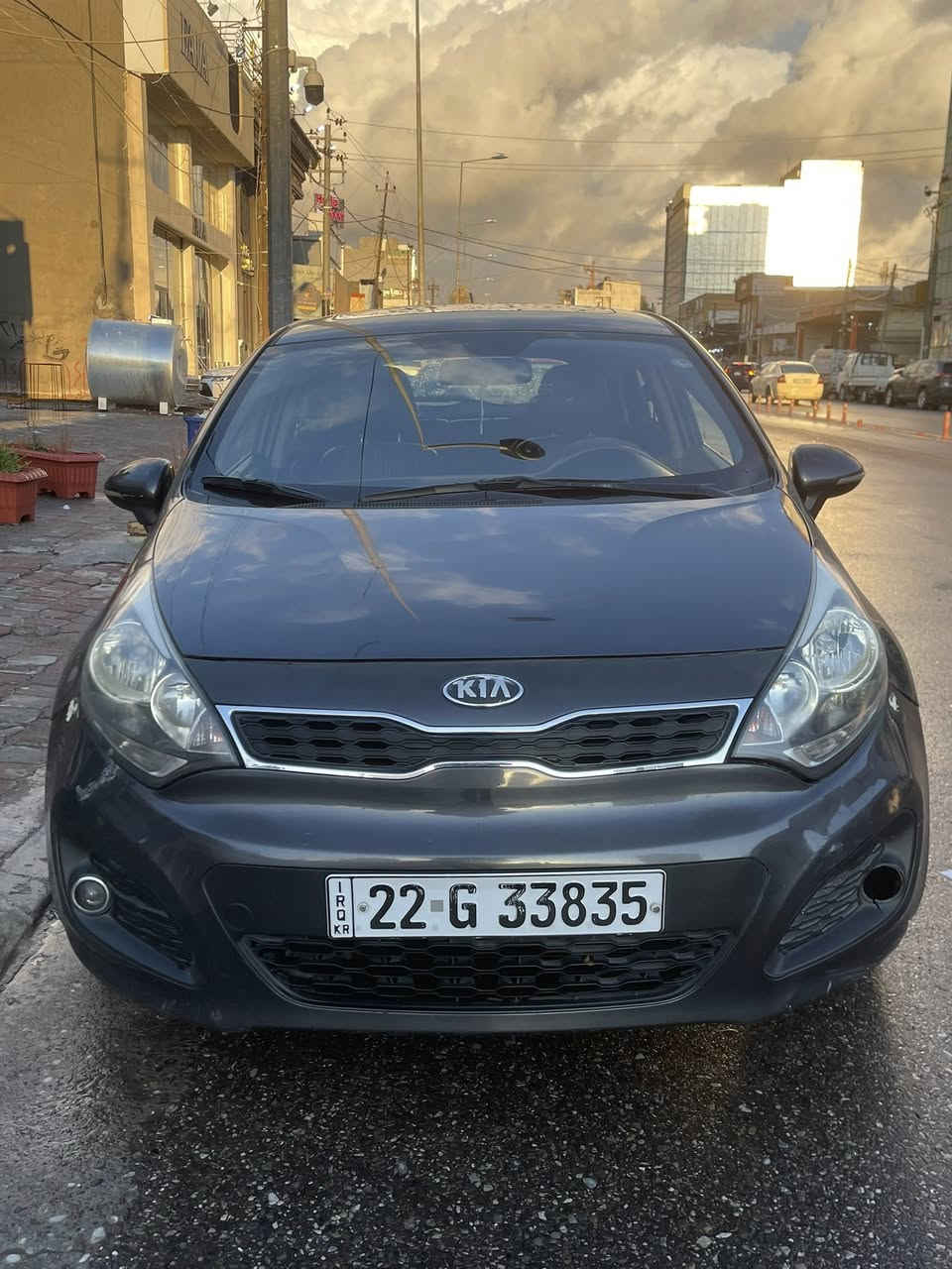 سلام عليكم
KIA RIO 
2014
السياره فول مواصفات
ماشيه ١٩٠ الف كيلو  
فتحه وكشنات جلد مدوشمه اني 
تايرات جديده باتري جديد 
عليه ادامه كامله مال بانزين نوزلات وفيول بمب كله جديده 
محرك ممفتوح 
بيه جاملغ خلفي وباب ودوسه صبغ 
الرقم جديد والسنويه لل2028 
فحص وهزه جديده 
كير محرك تبريد كهربائيات كله شرط  
رايده ب٩٠  وبيه مجال 
السياره بس تحويل بس احوله بدون وكاله 
وهذا رقمي  بي واتساب 
مكان السياره اربيل  
***********
