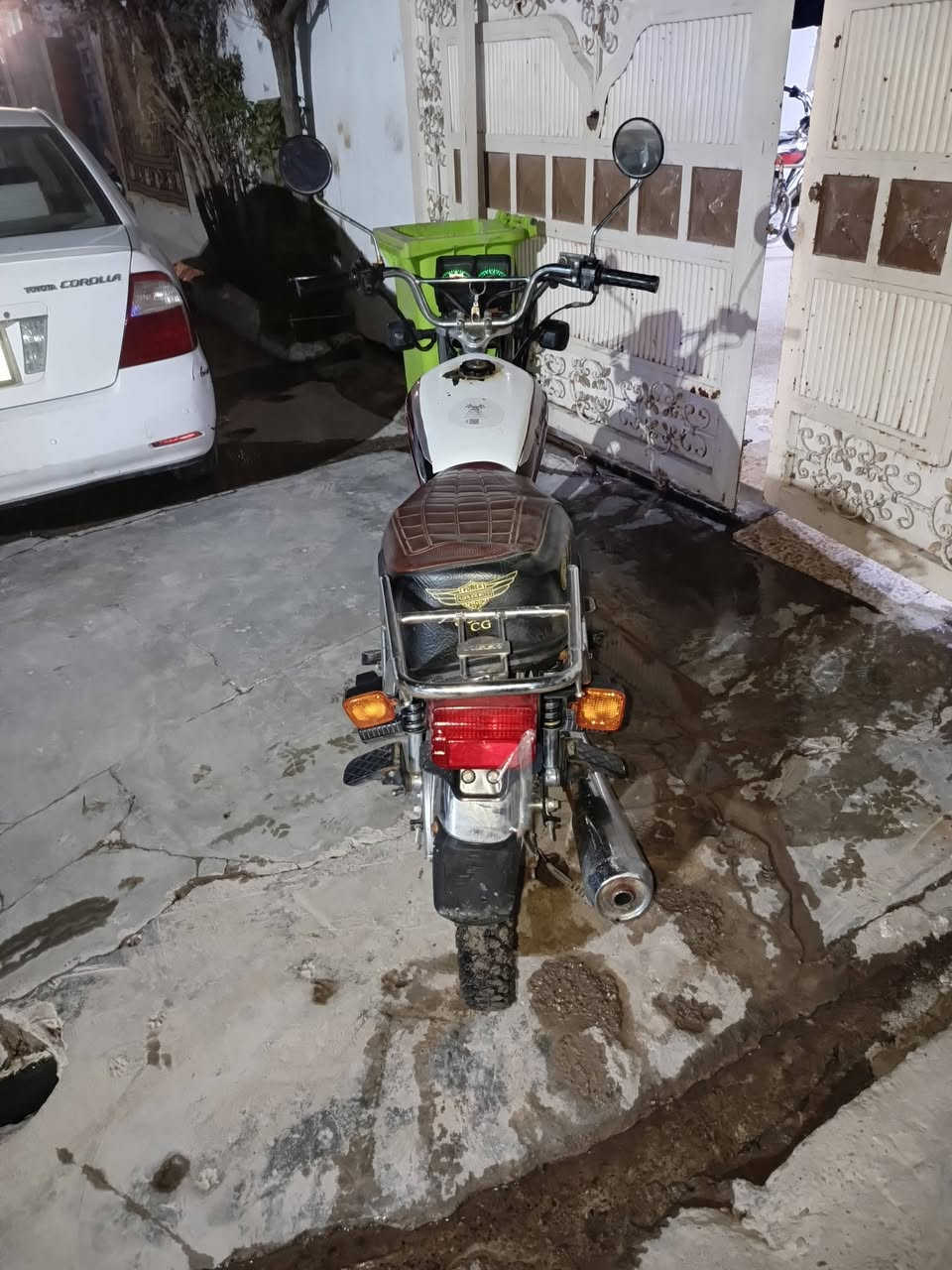 السلام عليكم ماطورات للبيع الاسود20والبيض واحد 22والاخر البي لزقه حمره بالكشن 23 الشراي يخابر كل واحد وسعرو مكاني قرب كراج بغداد 
***********
***********
