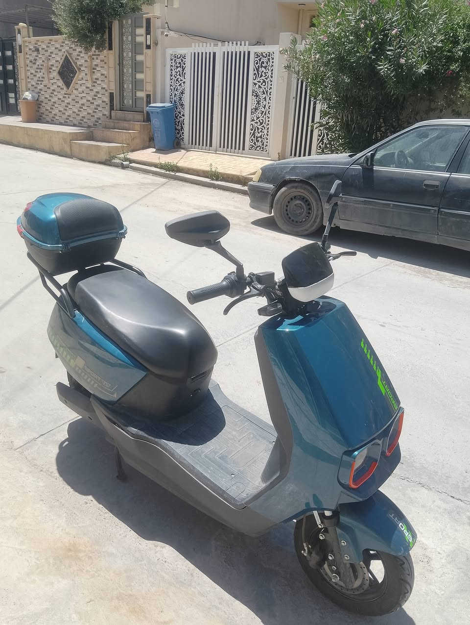 دراجه شحن للبيع
ماشيه 950 كيلو بعدو زيرووو 📍
نضافه 100/90 
لايت عالي وناصي دبل اشاير 
تثبيت سرعه. يمشيك 30 لي 40 كيلو حسب سرعه
استخدام كلش قليل 📍
بطاريات وملف وعقل شرط جديدات 
عنوان موصل ايسر حي الحدباء 
سعر 375 بي مجال بسيط للشراي 
***********زين 
*********** بي وتساب بس معلق
