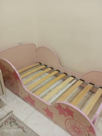 سرير اطفال • عمر ١-٧ سنوات • نظيف