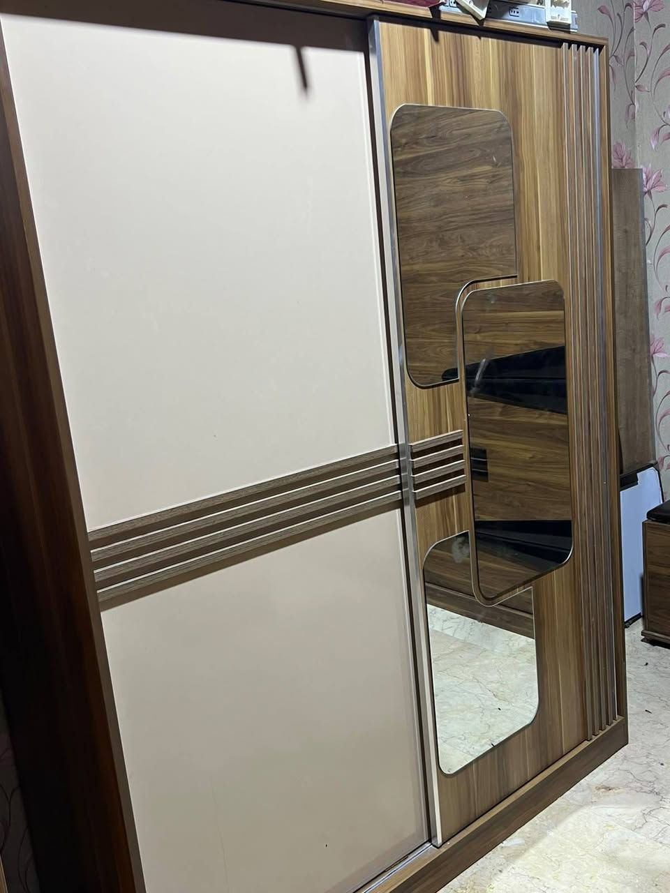 مرحبا
اغراض للبيع ٣ كناتير تركي مع ميزين مرايا مع جرباييتين تركي وحدة نفرين وحدة نفر مجرات عدد اثنين مرايا زاوية طابوريا كلهن تركي 
اريدهم كلهم بمليون وبيهم مجال مكاني بحي الجامعة شارع 60


**إذا كنت صاحب هذا الإعلان وتريد حذفه لأي سبب، رجاءا أرسل رسالة إلى الدعم الفني**
