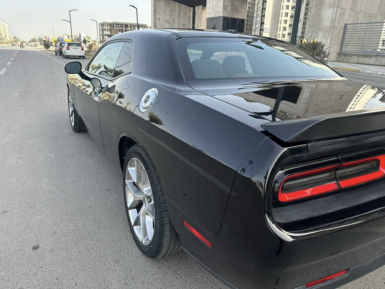 السلام عليكم 
دوج جالنجرGt
 ٢٠٢٣
ماشيه ١٧ الف (بعده بريحه  شركه
السياره كلين 
من اجت دريت بيه حادث امامي ٣ قطع
سعره ١٩٠ 
مكانه حي جهاد 
***********
