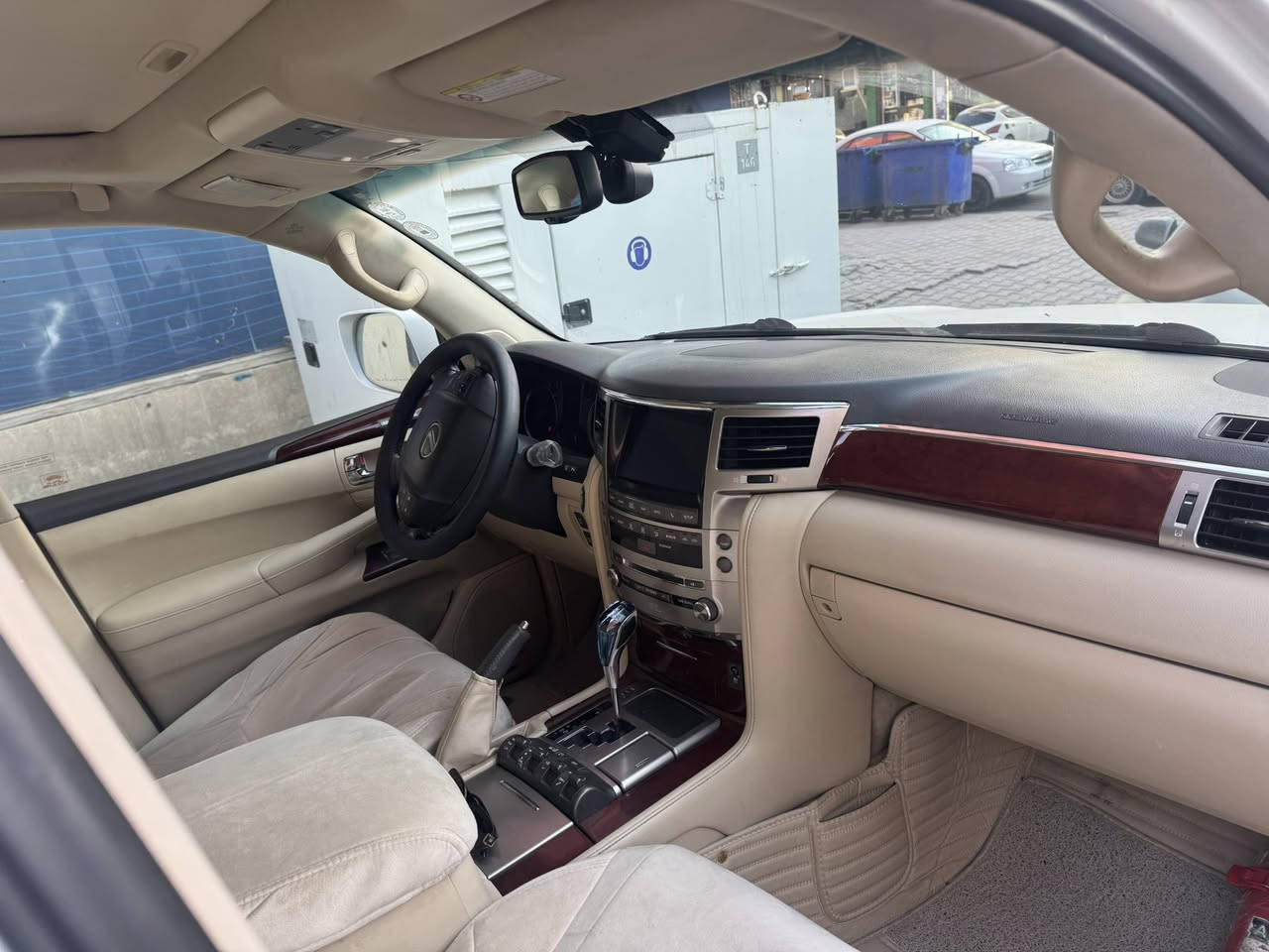 Lexus LX 570 2013
لیکزز ٢٠١٣ خلیجی بریم 
فول فول  
سیارە بدون مصروف دینار مابی مصروف 
طایرات جدید دنلوب 🛞 اصلی
بی ٤ قتعە صبغ بدوون دواخل  بشرط(بس بخ)
سياره باسمي  تحول وكالة نفس يوم
📞تلفون : (***********)(***********) 
📍 مكان اربيل

