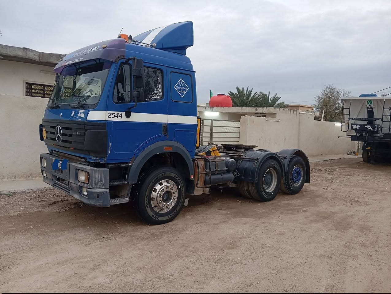 السلام عليكم كرواتي 96 اصل سنكل بلادي  للبيع رقم صلاح الدين انكليزي تخم تاير مكينه 44شاصي 
تدفئه تبريد بلادي شغاله.   
 ((*********** ))((***********))
