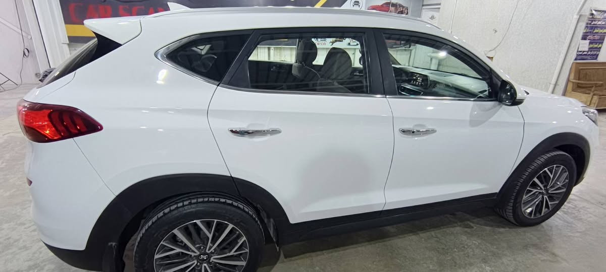 توسان 2020
رقم أربيل
كفالة عامه
بصمه 
شاحن موبايل
وجه لكزز
لايت خمس عدسات
مكان النجف
السعر ١٩٠ وبيه مجال
***********
