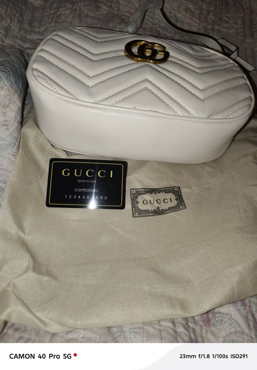 الحقيبة هي حقيبة يد صغيرة من مجموعة "GG Emblem" من علامة غوتشي.  السعر ٥٠ ألف


**إذا كنت صاحب هذا الإعلان وتريد حذفه لأي سبب، رجاءا أرسل رسالة إلى الدعم الفني**