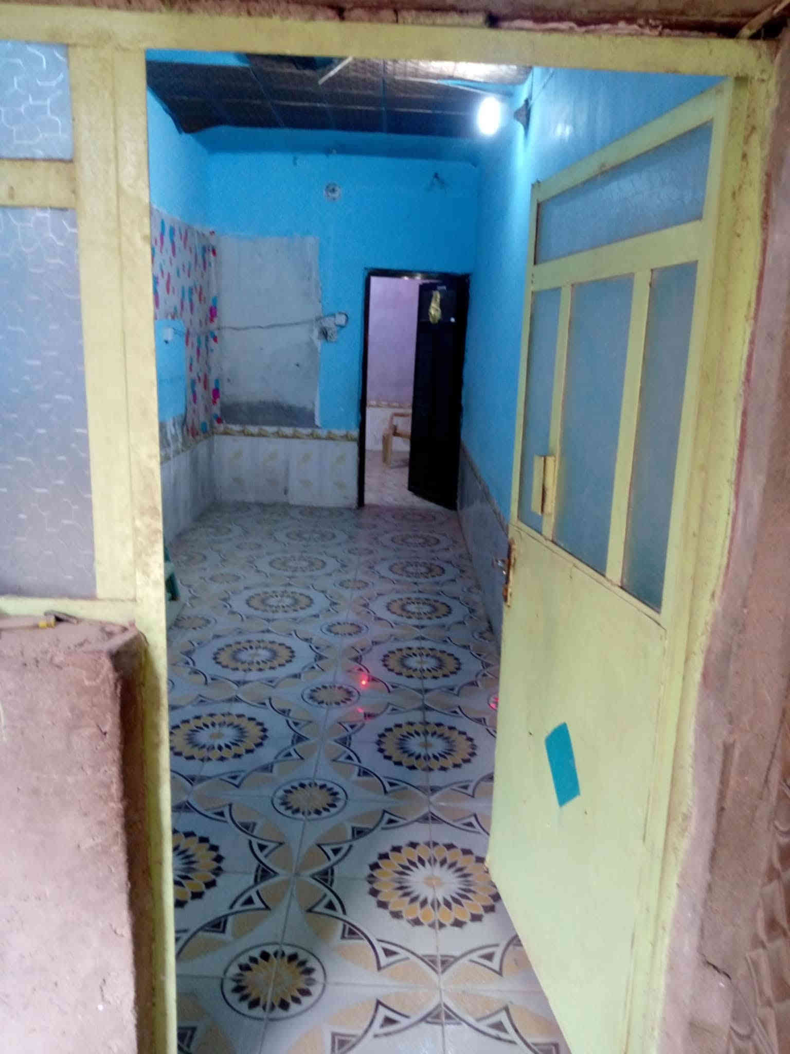 سلام عليكم
بيت للبيع طابو صرف 

مساحه ١٢٥م

وجه ٦وربع ونزال ٢٠م 

مكانه حي السيده زينب قريب للكليه البيطريه 

بناء طابوك عكاده يحتاج ترميم 

يتكون من 
👇
ديوانيه مطبخ صاله غرفتين وصحيات ومنور وطارمه جبيره 

السعر [٩٠]وقابل للتفاوض 

لاستفسار مراسلة الحساب أو الاتصال على الرقم 

***********
