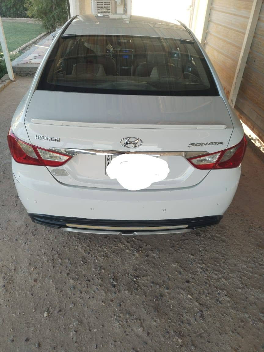 سوناته 2012 خليجي
مكينه 2400 دوش 
سياره خير من الله جاهزه مابيها اي نقص 
تايرات قبل شهرين مبدله تخم 
صدر جديد 
الون ابيض 
سنويه جديده رقم انكليزي 
مواصفات شركه 
مري شفط اشاير بل امري 
تحكم ستيرن 
شفتات قياده 
***********
العنوان بغداد الرضوانيه 
السعر 127 وبيه مجال حك الجيه
