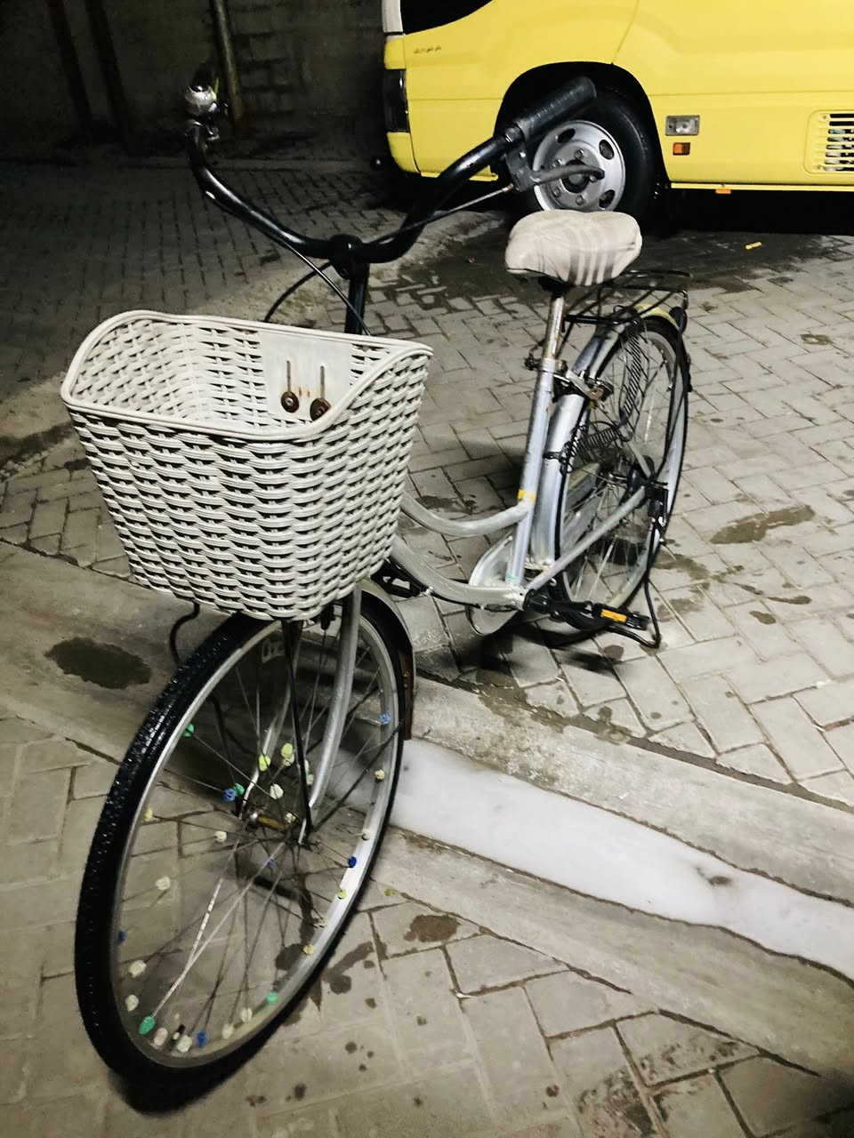 سلام عليكم ورحمة الله وبركاته بيسكل البيع بناتي حجم ٢٦مكان الرشاد السعر 55قفل الرقم ***********
